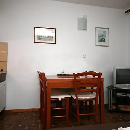 Seni Apartment *